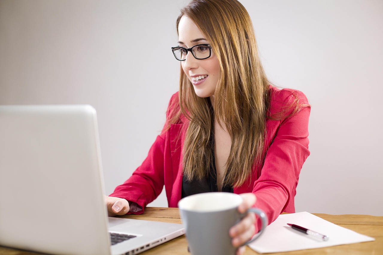 Company, business, worker — Eladelantado Reporting on Education, Schools, and University Developments